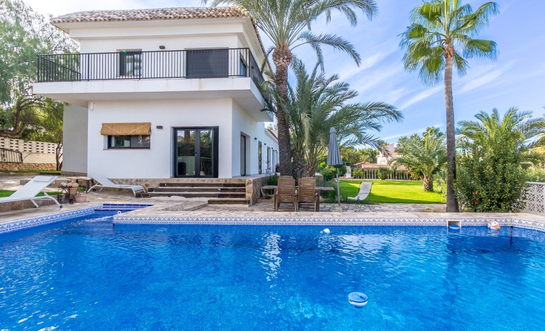 Verhuur Korte Termijn - Chalet / Villa -
Albir