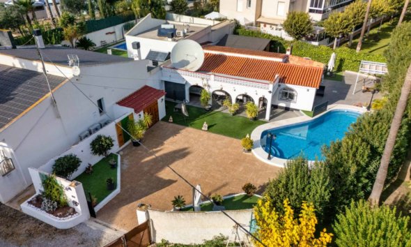 Resale - Villa -
Albir