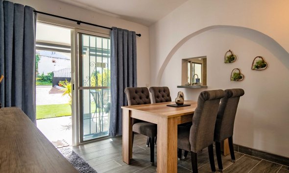 Resale - Villa -
Albir