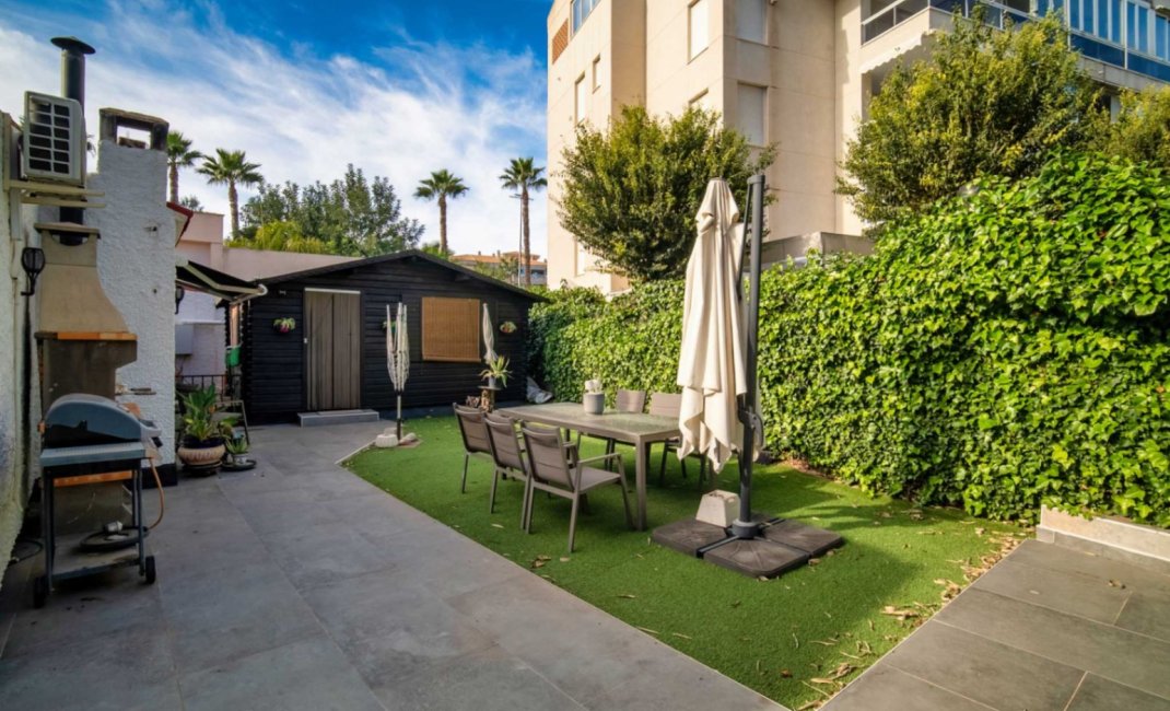 Resale - Villa -
Albir