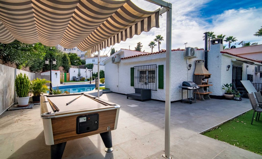 Resale - Villa -
Albir