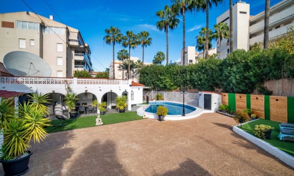 Resale - Villa -
Albir