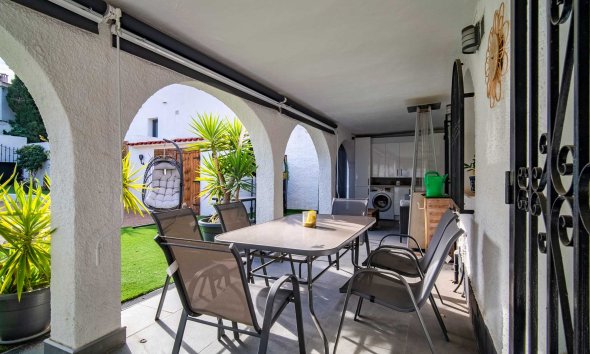 Resale - Villa -
Albir