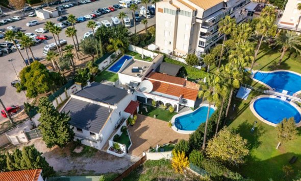 Resale - Villa -
Albir