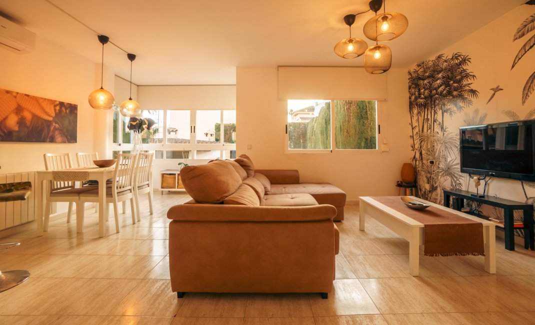 Resale -  Chalet / Villa -
La Nucía