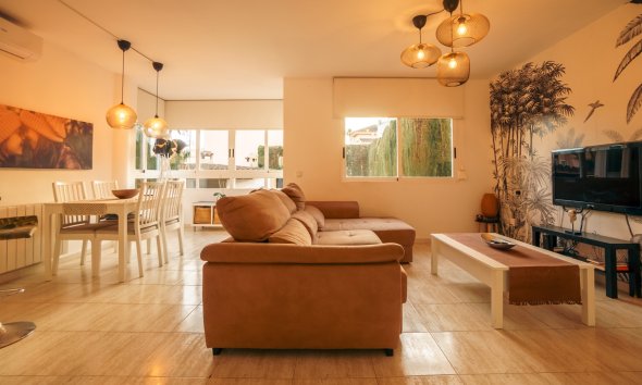 Resale -  Chalet / Villa -
La Nucía