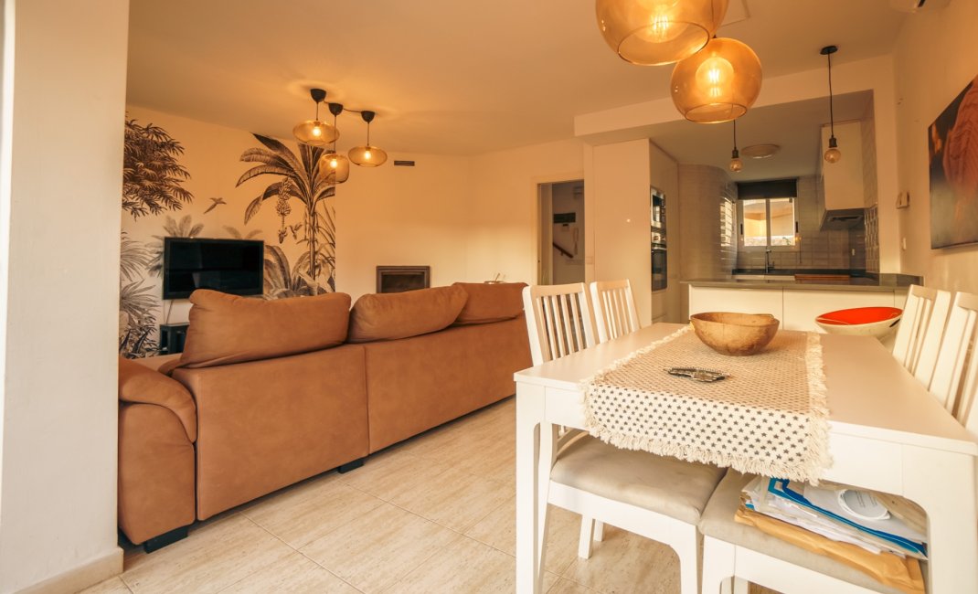 Resale -  Chalet / Villa -
La Nucía