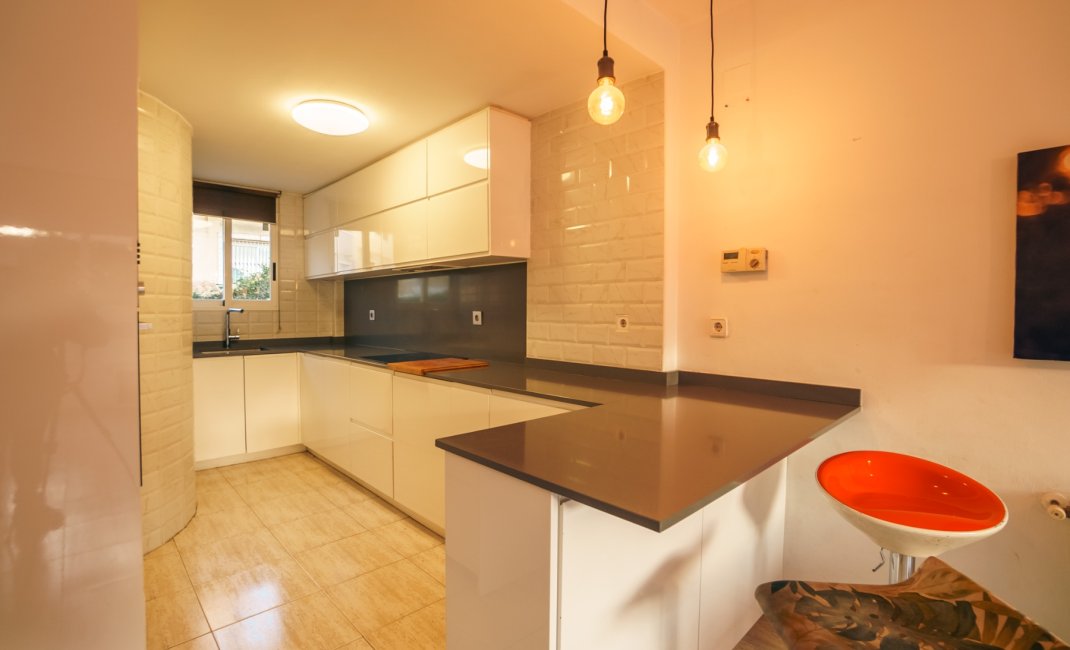 Resale -  Chalet / Villa -
La Nucía