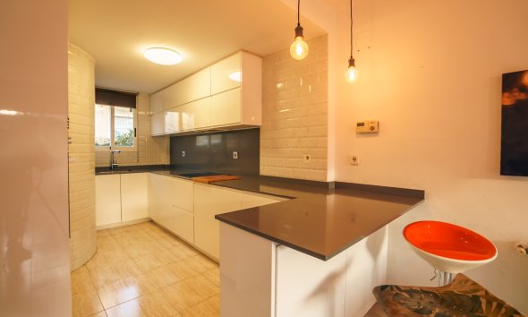 Resale -  Chalet / Villa -
La Nucía