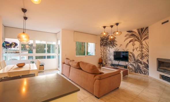 Resale -  Chalet / Villa -
La Nucía