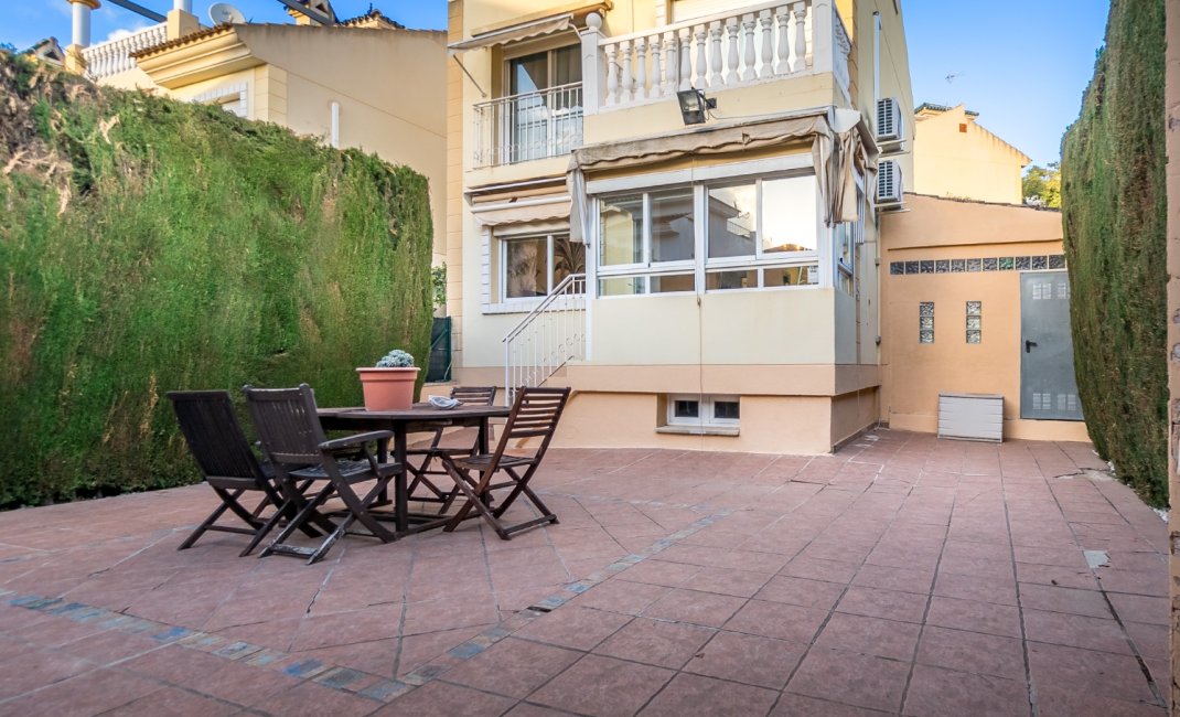 Resale -  Chalet / Villa -
La Nucía