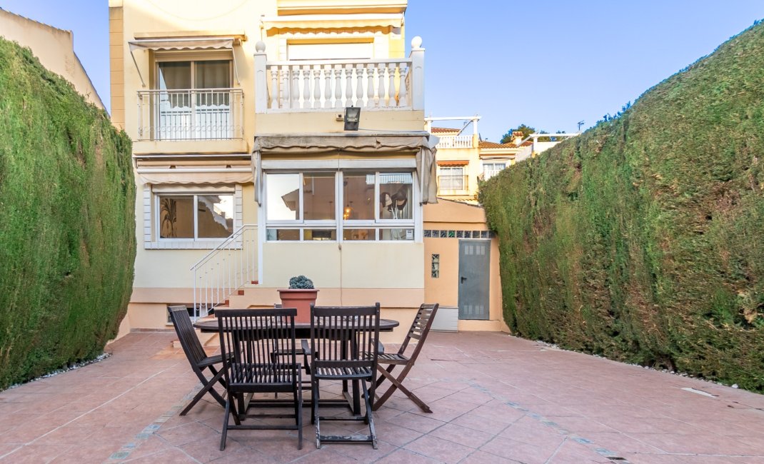 Resale -  Chalet / Villa -
La Nucía