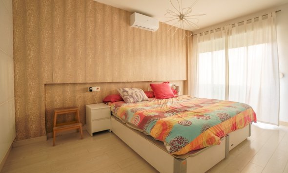 Resale -  Chalet / Villa -
La Nucía