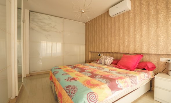 Resale -  Chalet / Villa -
La Nucía