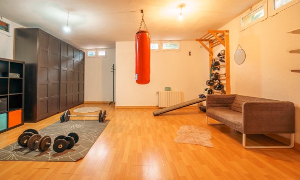 Resale -  Chalet / Villa -
La Nucía