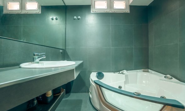 Resale -  Chalet / Villa -
La Nucía