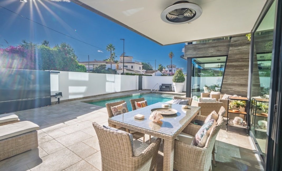 Resale -  Chalet / Villa -
Albir