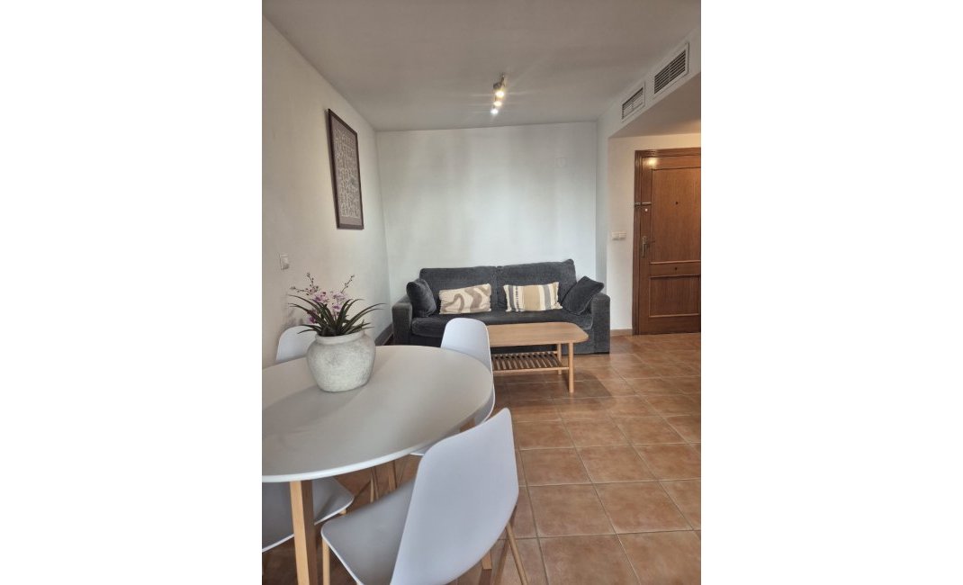  Alquiler larga estancia - Apartamento / piso -
Albir