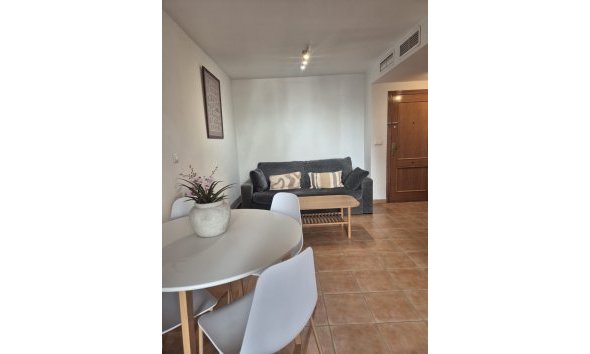 Alquiler larga estancia - Apartamento / piso -
Albir