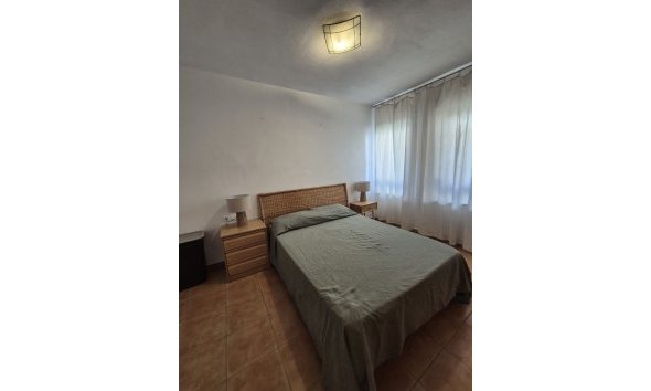  Alquiler larga estancia - Apartamento / piso -
Albir