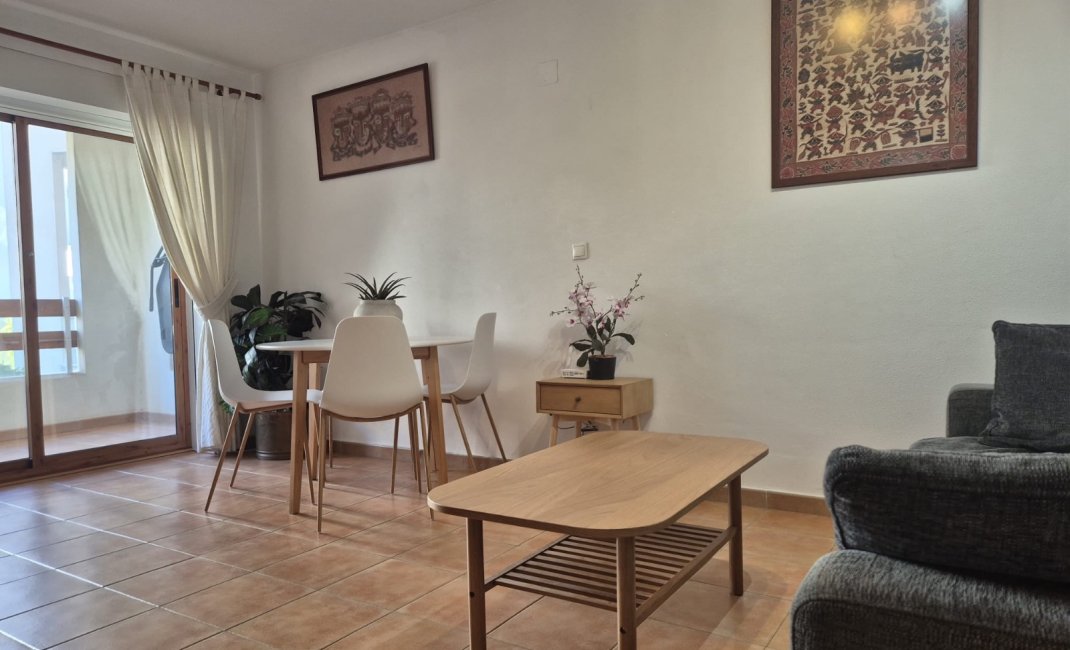  Alquiler larga estancia - Apartamento / piso -
Albir