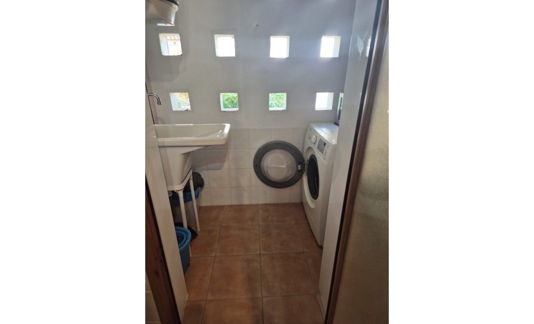  Alquiler larga estancia - Apartamento / piso -
Albir