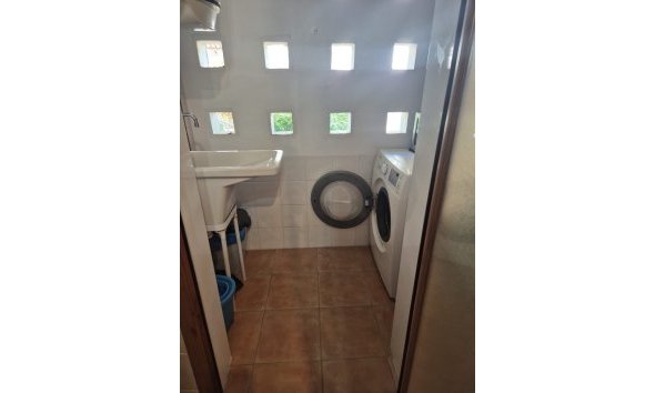  Alquiler larga estancia - Apartamento / piso -
Albir