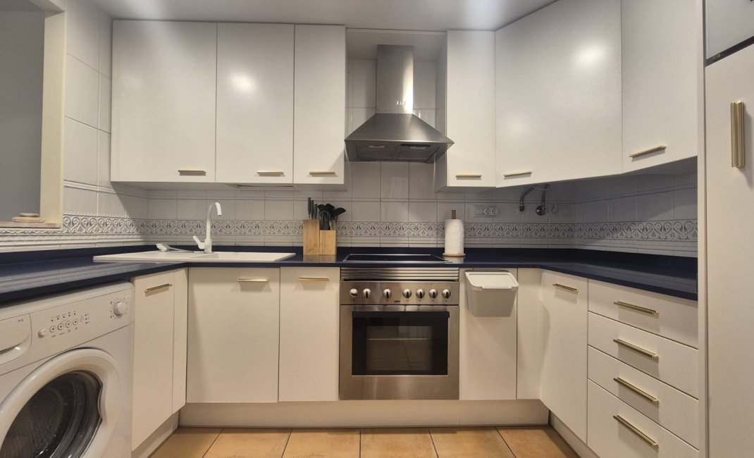  Alquiler larga estancia - Apartamento / piso -
Altea