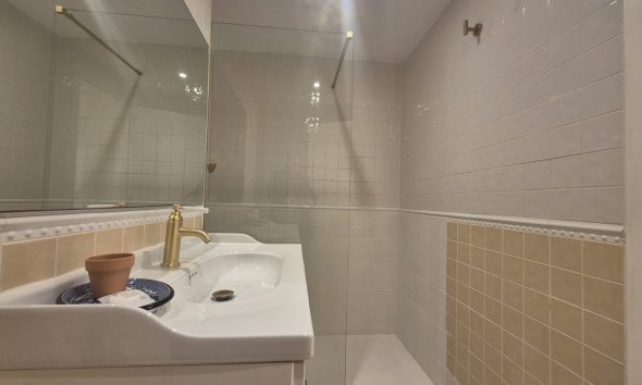  Alquiler larga estancia - Apartamento / piso -
Altea