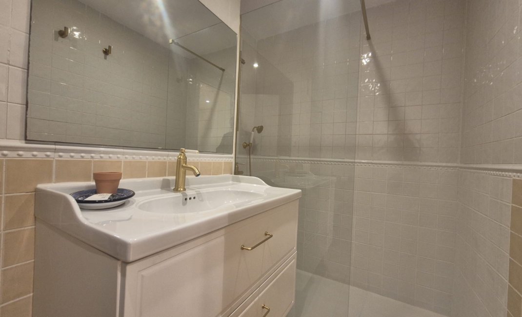  Alquiler larga estancia - Apartamento / piso -
Altea