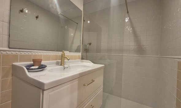  Alquiler larga estancia - Apartamento / piso -
Altea