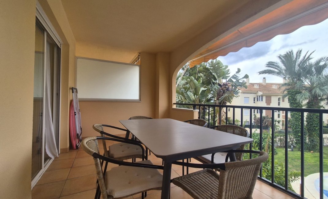  Alquiler larga estancia - Apartamento / piso -
Altea