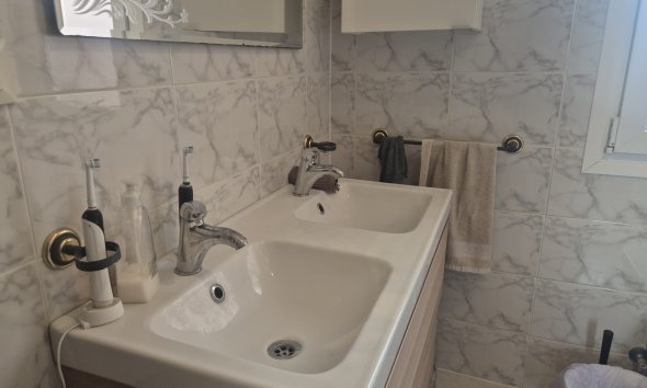 Resale - Bungalow -
Albir