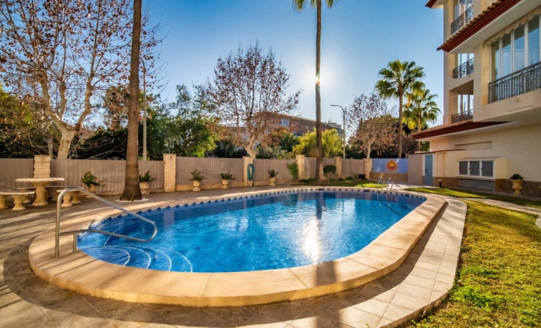 Reventa - apartment -
Albir