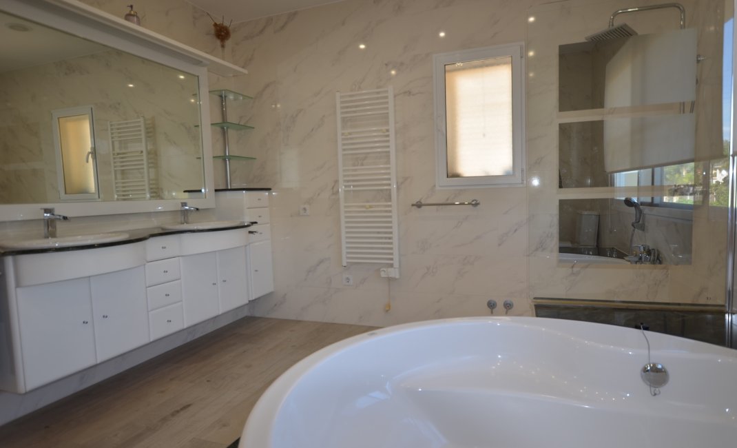 Location à long terme -  Chalet / Villa -
Altea