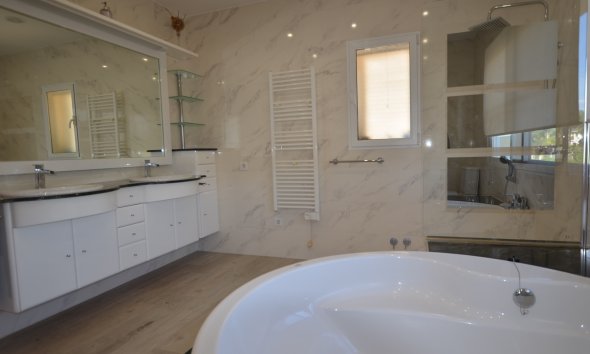 Location à long terme -  Chalet / Villa -
Altea