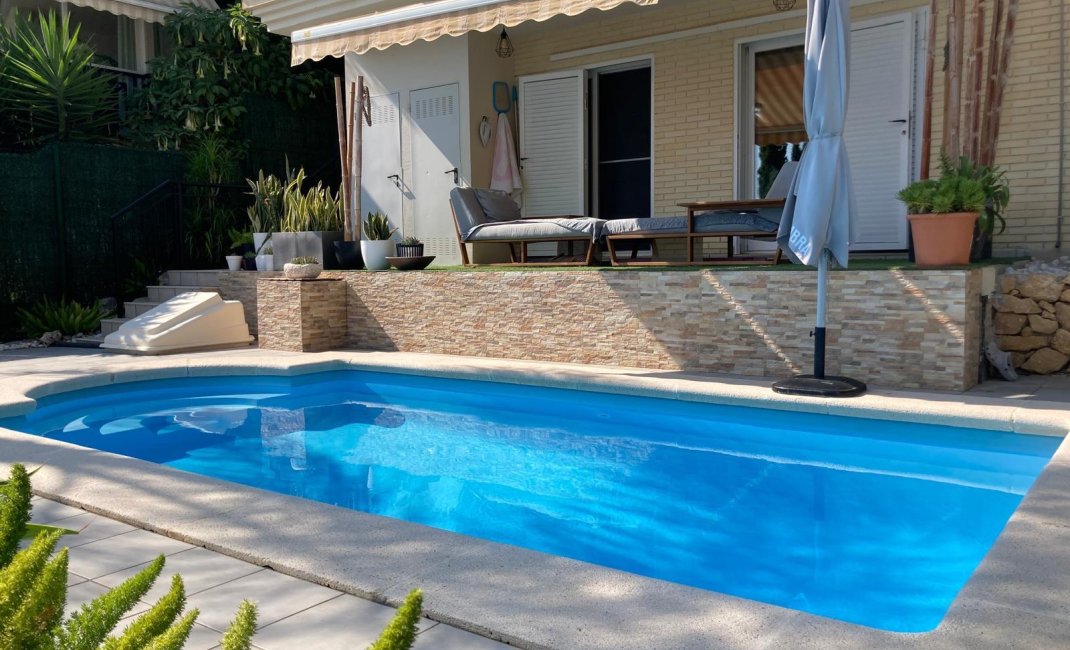 Resale -  Chalet / Villa -
La Nucía