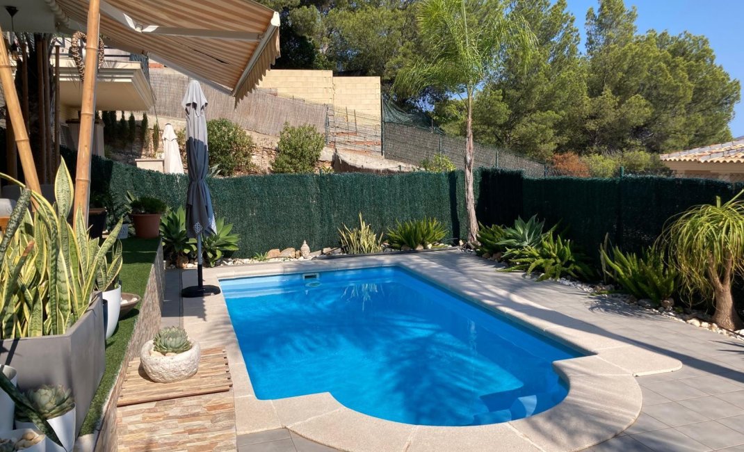 Resale -  Chalet / Villa -
La Nucía