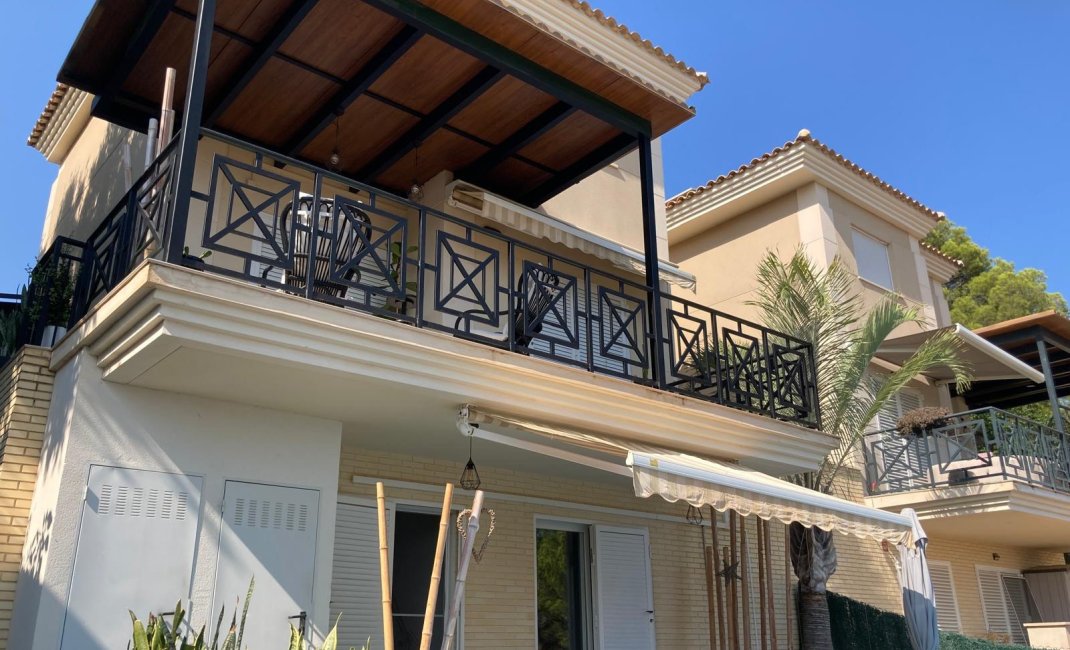 Resale -  Chalet / Villa -
La Nucía