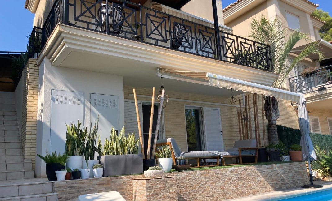 Resale -  Chalet / Villa -
La Nucía