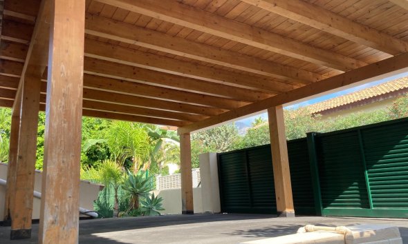 Resale -  Chalet / Villa -
La Nucía