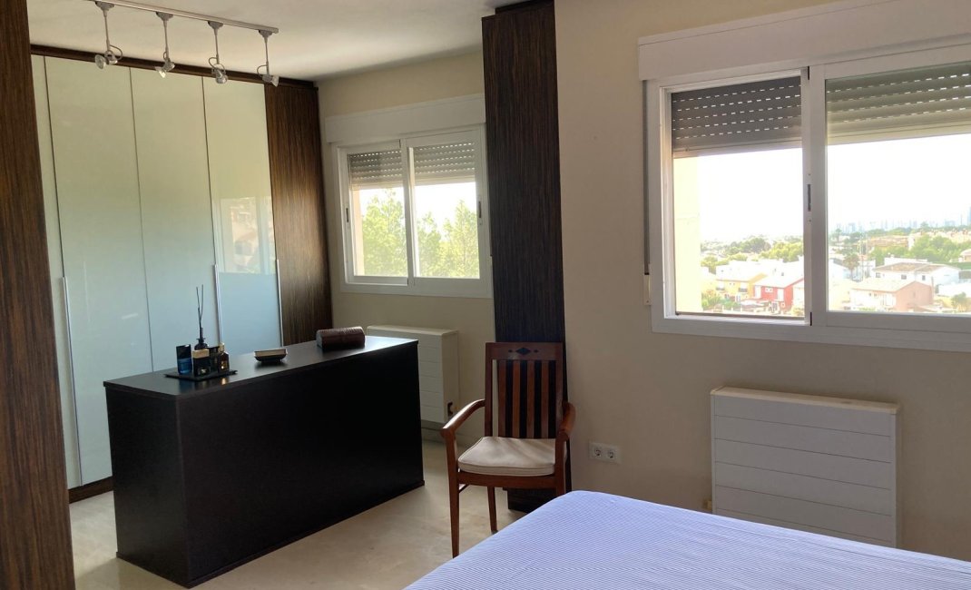 Resale -  Chalet / Villa -
La Nucía