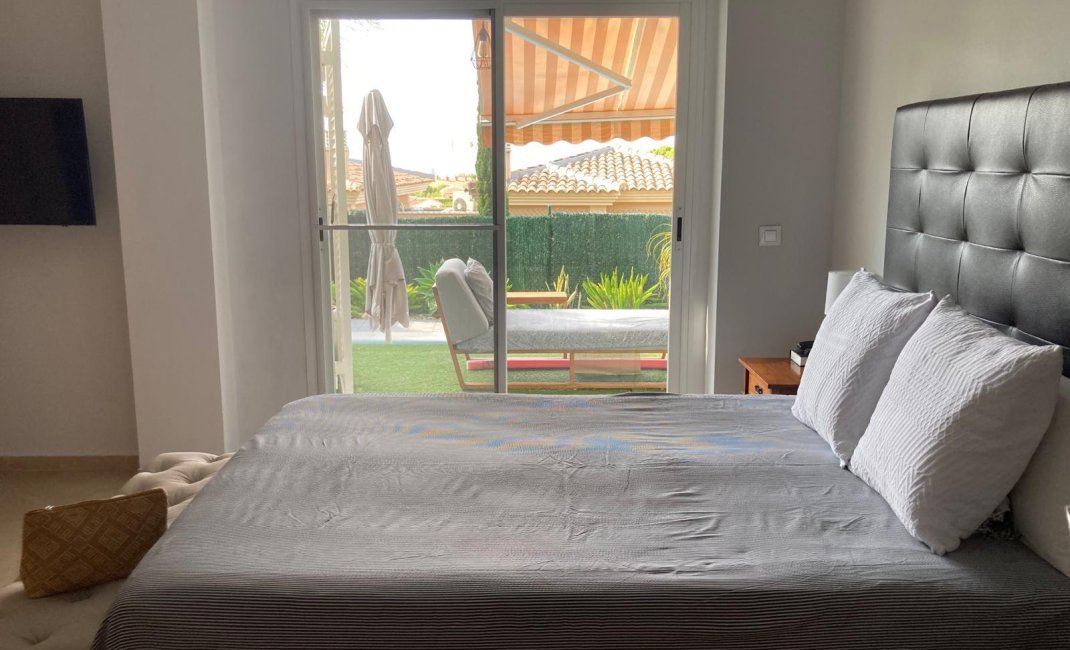 Resale -  Chalet / Villa -
La Nucía