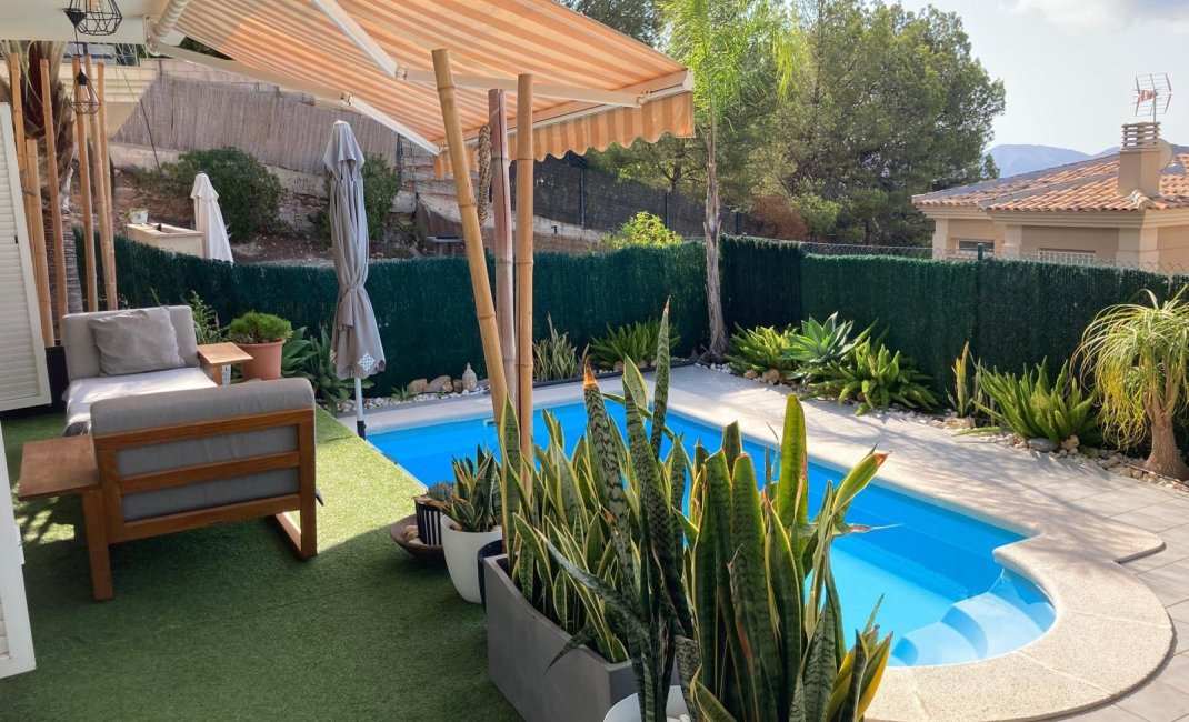 Resale -  Chalet / Villa -
La Nucía