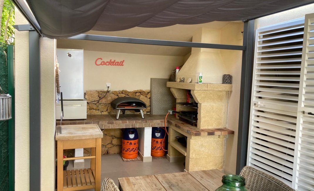 Resale -  Chalet / Villa -
La Nucía