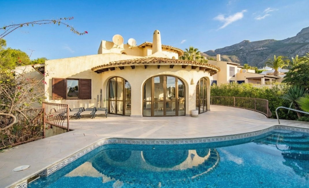 Resale - Villa -
Callosa De Ensarrià - Santa Clara