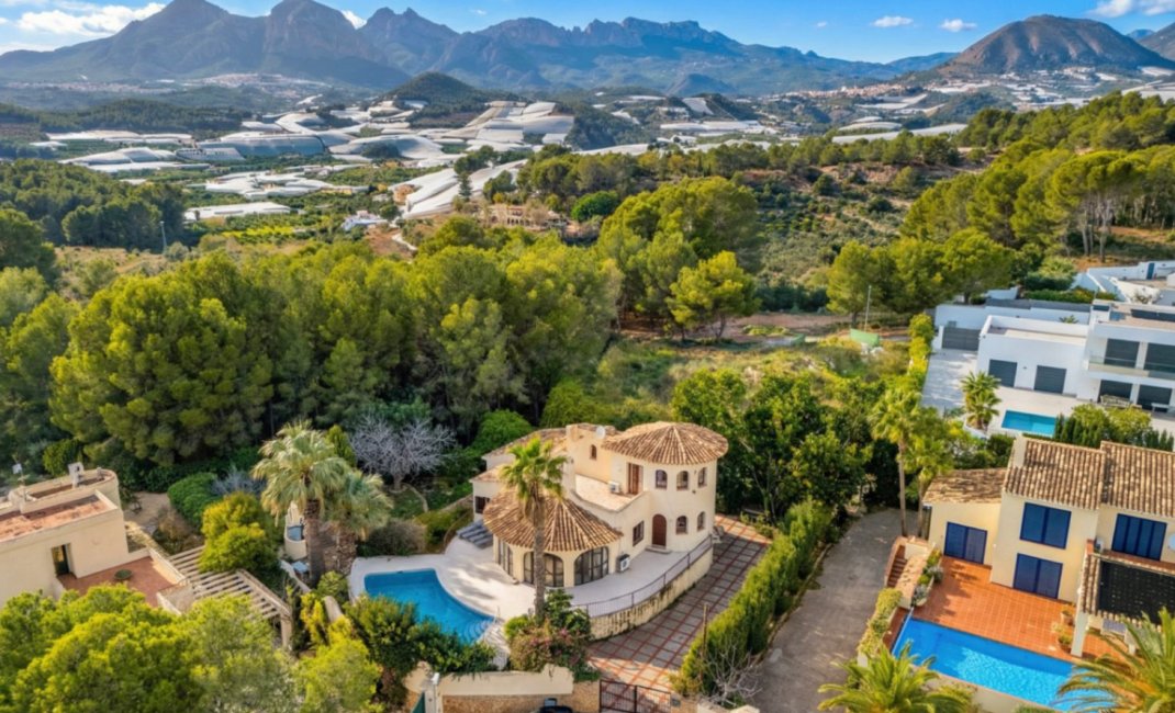 Resale - Villa -
Callosa De Ensarrià - Santa Clara