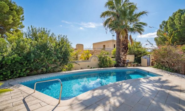 Resale - Villa -
Callosa De Ensarrià - Santa Clara