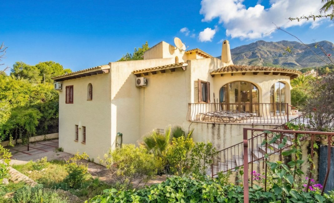 Resale - Villa -
Callosa De Ensarrià - Santa Clara