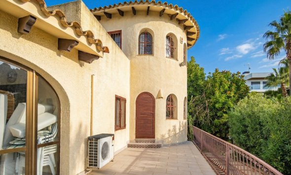 Resale - Villa -
Callosa De Ensarrià - Santa Clara